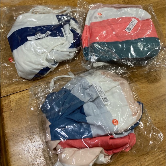 Jumpsuit 3 for 12 size M super comfortable and very light - Picture 2 of 3